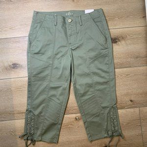 NWT WHITE HOUSE BLACK MARKET Women's Green Crop pant with Lace-up Details SIZE 6
